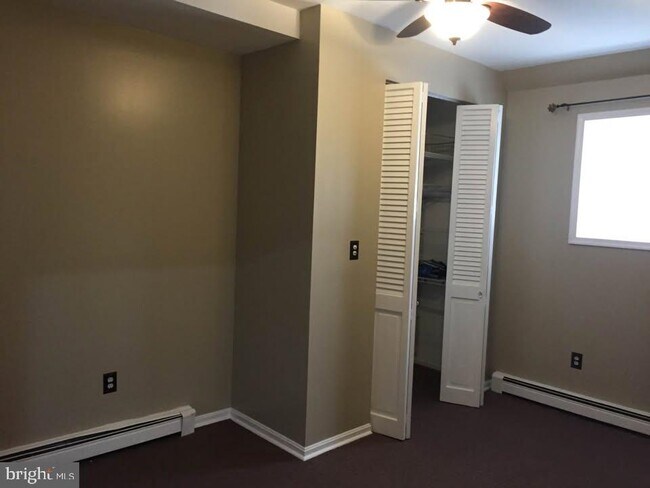 Building Photo - 5800 River Rd