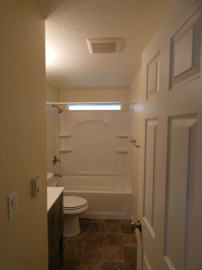 Building Photo - APPLICATION PENDING - Updated Rambler
