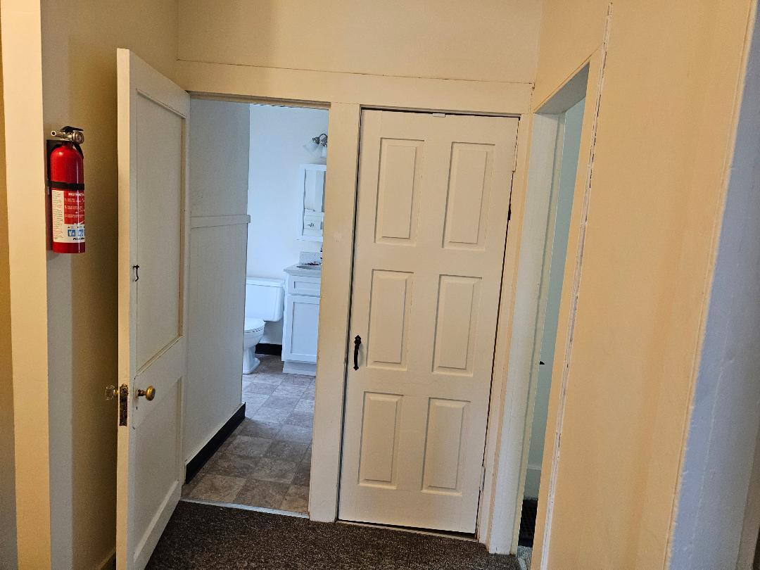 Hallway - doors to bath, closet, liv. rm. - 16 Oak St