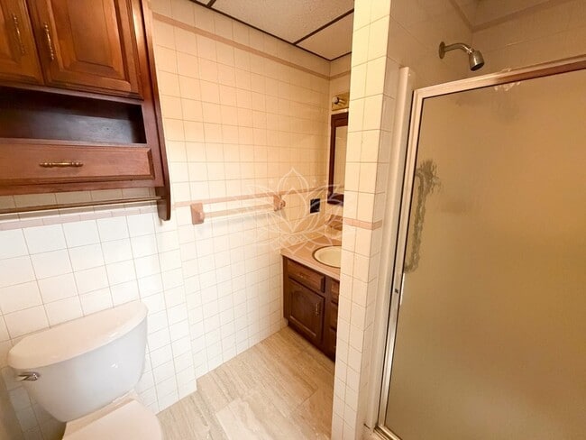 Building Photo - 329 1/2 Main Street Unit 1