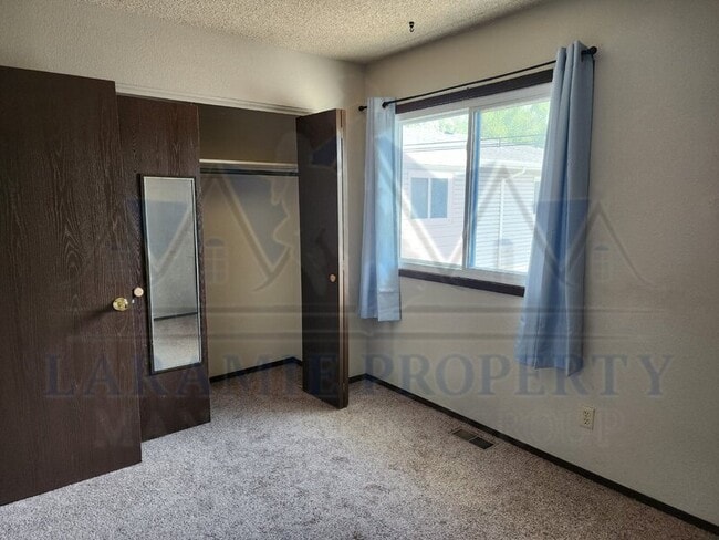 Building Photo - 869 N 8th St