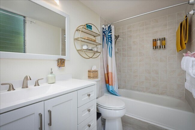 Building Photo - 2 Bedroom 2 Bath Furnished Condo