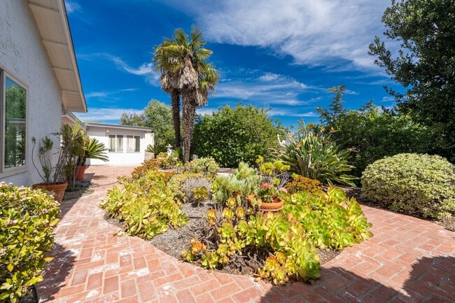 Building Photo - 6415 Lochmoor Dr