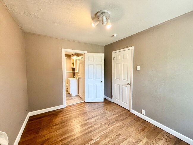 Building Photo - 3074 S Elati St