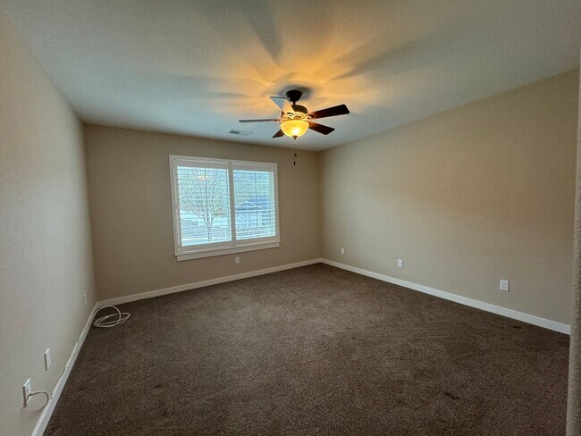 Building Photo - Well maintained, updated 3 bedroom home in quiet neighborhood