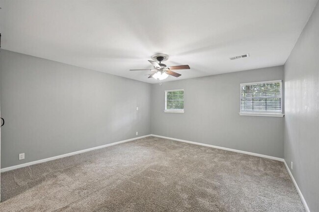 Building Photo - 553 Cane River Ln