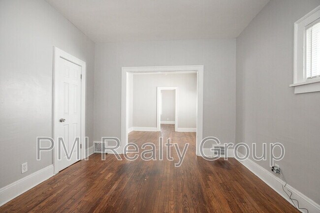 Building Photo - 3600 E 153rd St