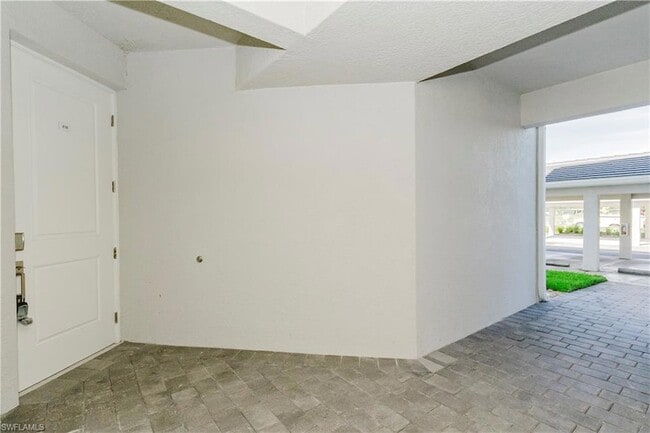 Building Photo - 15285 Grn Acrs Ave