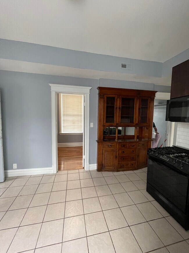 Building Photo - 2532 S Albany Ave