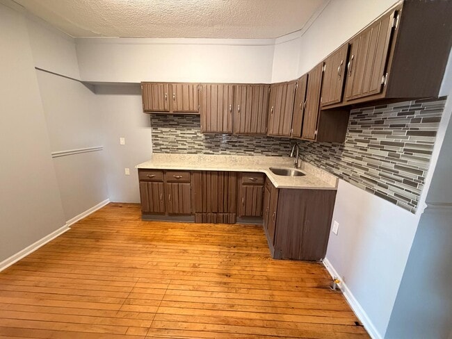 Building Photo - 7840 S Saginaw Ave