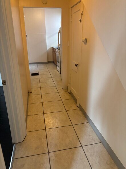 Building Photo - 1509 6th Ave