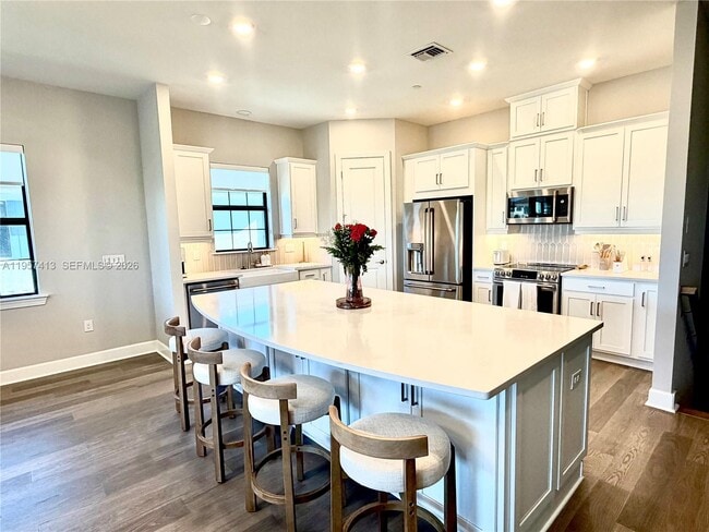 Building Photo - 15323 Lucerna St