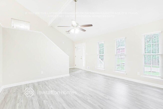 Building Photo - 3260 Redona Dr