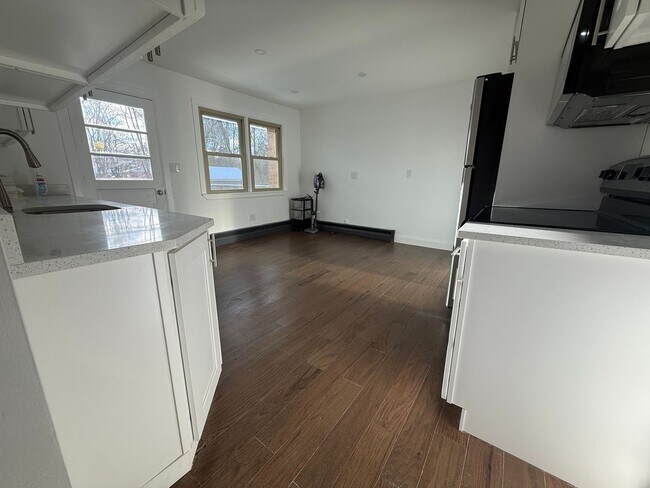 Building Photo - 1115 Locust St