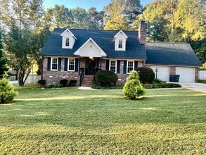 Building Photo - Welcome to this stunning 3-bedroom, 2.5-ba...