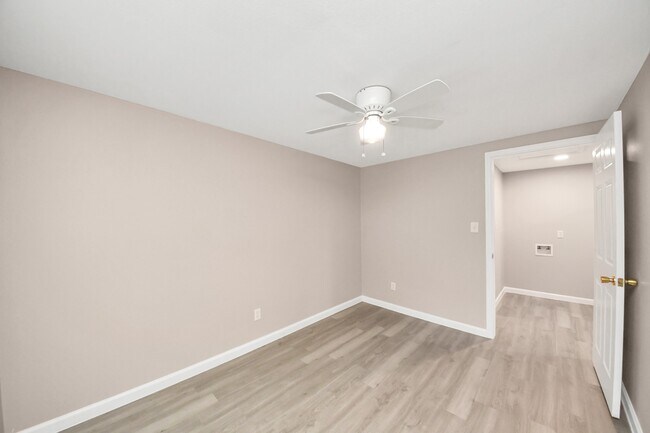 Building Photo - 17111 River Rd