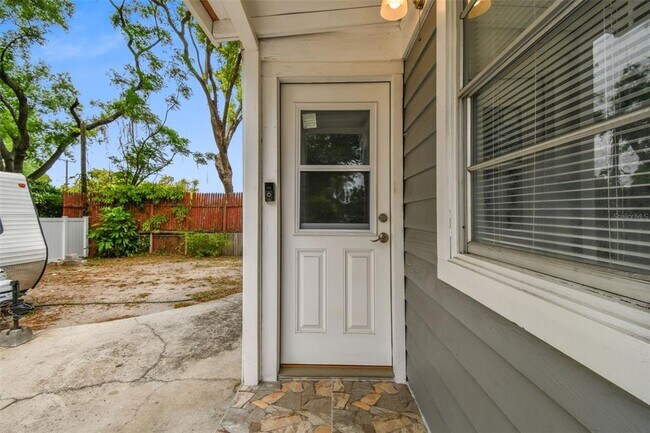 Building Photo - 6810 N Navin Ave