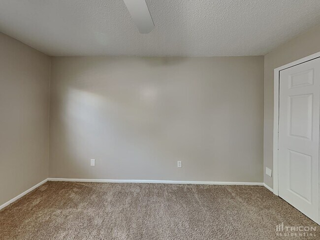 Building Photo - 1525 Guinevere Dr