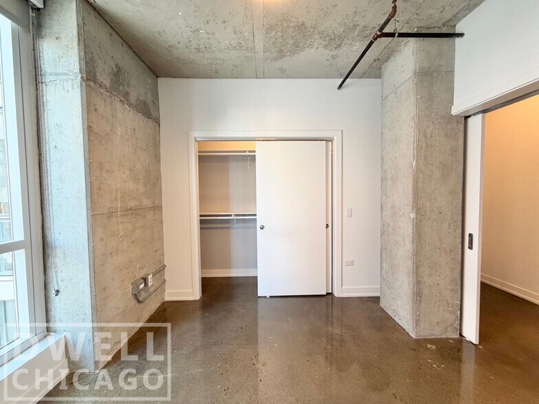 Building Photo - 110 W Chicago Ave