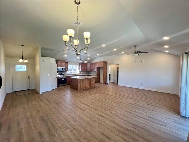 Building Photo - 662 White Oak St