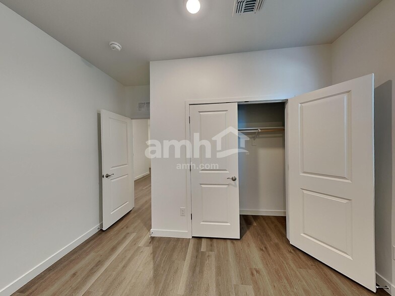 Building Photo - 13101 N Serenity Vly Dr