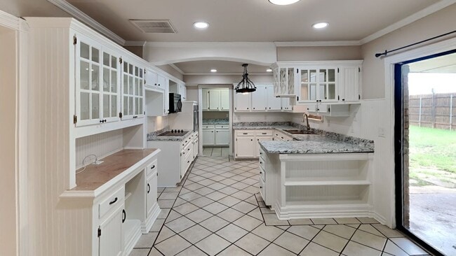 Building Photo - Very Nice 3 bedroom 2 bath home in Edmond ...