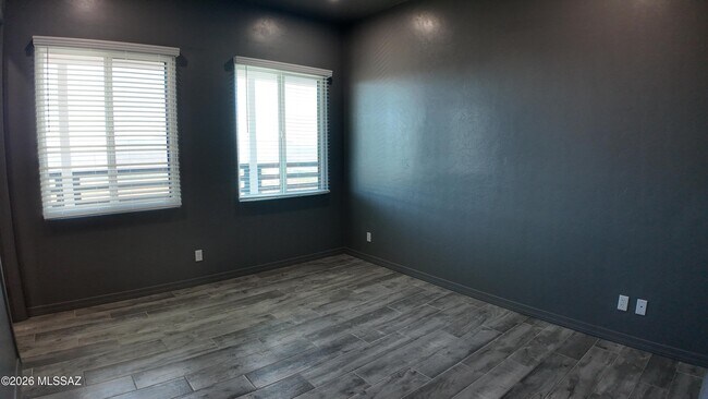 Building Photo - 339 Circulo Chica