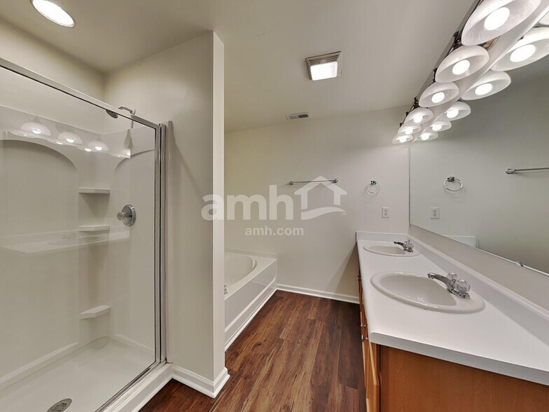 Building Photo - 3904 Edgewood Terrace Rd