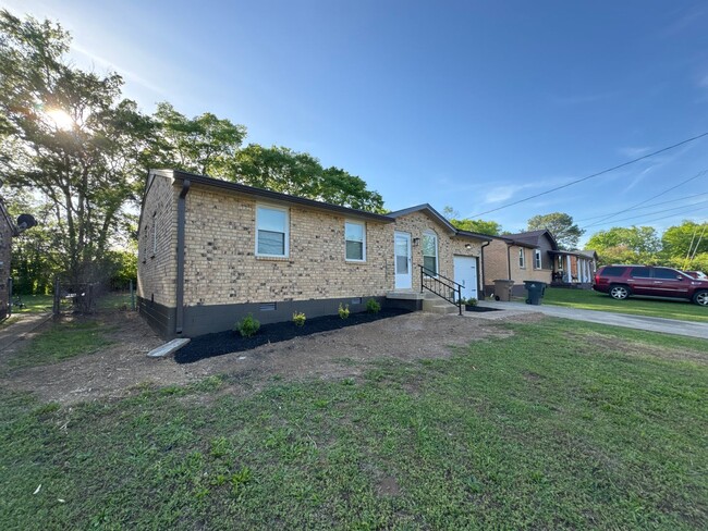 Building Photo - Great Newly Renovated Home - Move-In Ready!