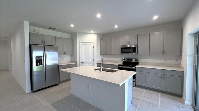 Building Photo - 5557 Tranquila Ln
