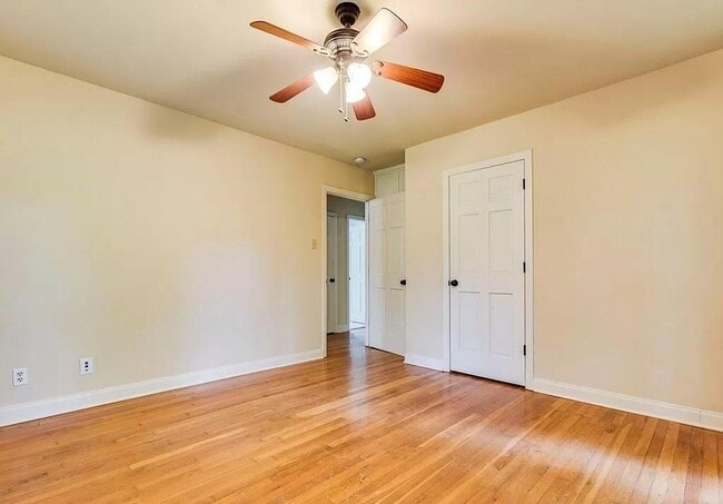 Building Photo - 4902 Valley Oak Dr