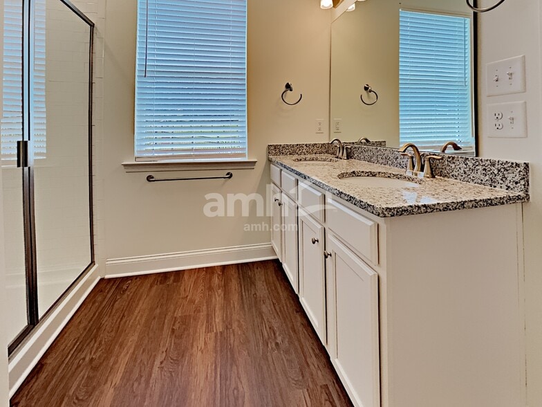 Building Photo - 5235 Smithbriar Dr