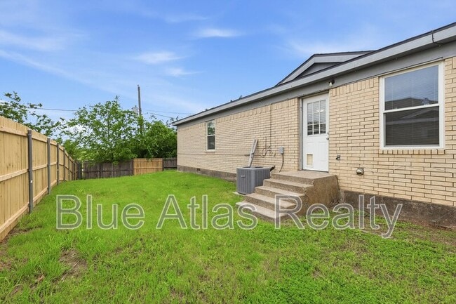 Building Photo - 116 Arrowhead St