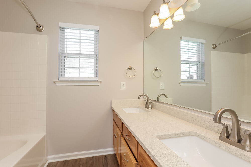 Building Photo - 323 Buttonwood Dr