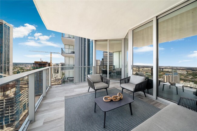 Building Photo - 851 NE 1st Ave