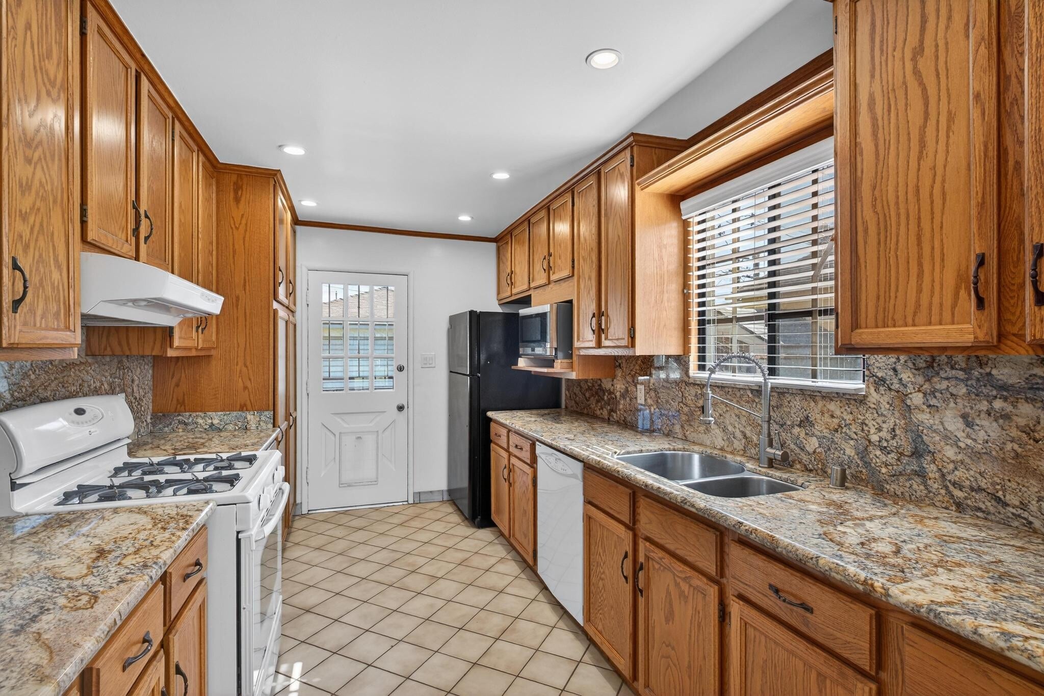 Building Photo - 15202 Florwood Ave