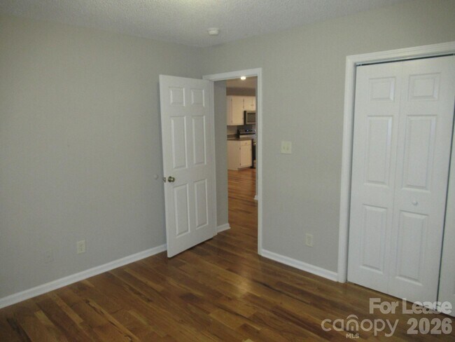Building Photo - 800 Horseshoe Lake Rd
