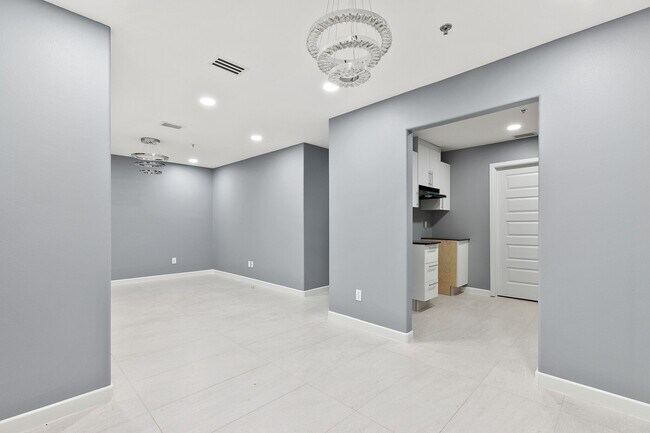 Building Photo - 1421 W Harrison Ave