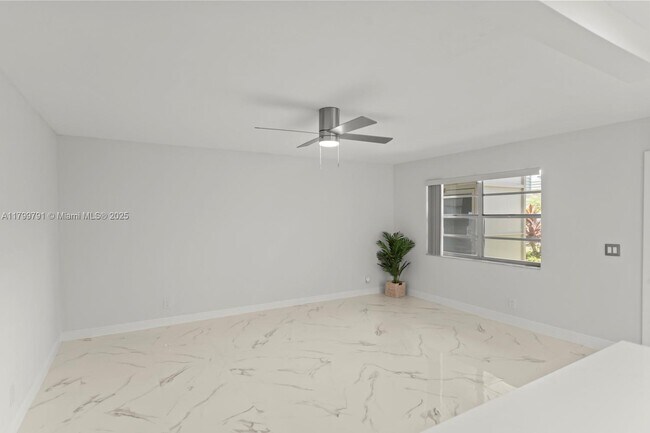 Building Photo - 108 Flanders C