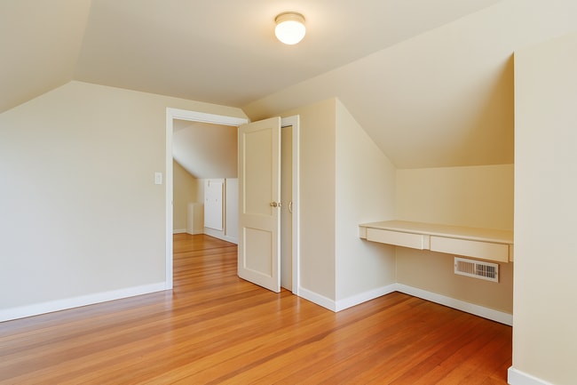Building Photo - Charming Bend Home with Spacious Bonus Roo...