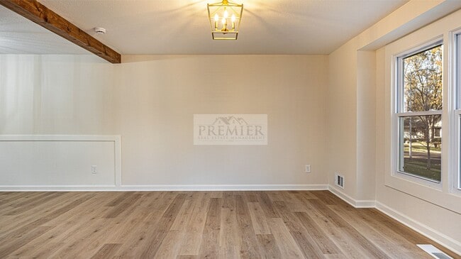 Building Photo - 9841 Melrose Dr