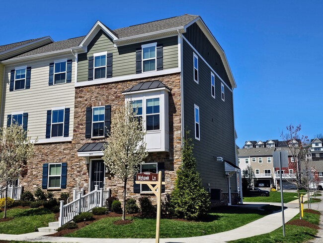 Building Photo - 1019 Mohawk Ln