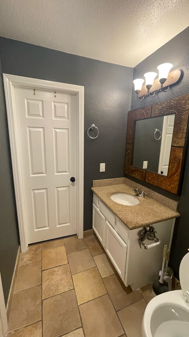 Bathroom - 432 Edgehill Ln