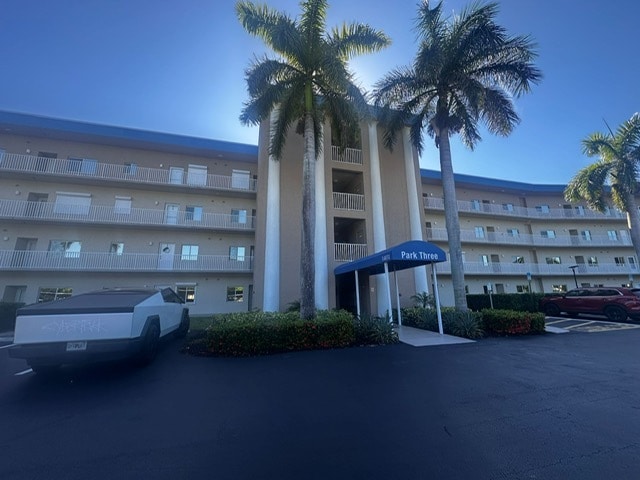 Building Photo - 14831 Park Lake Dr