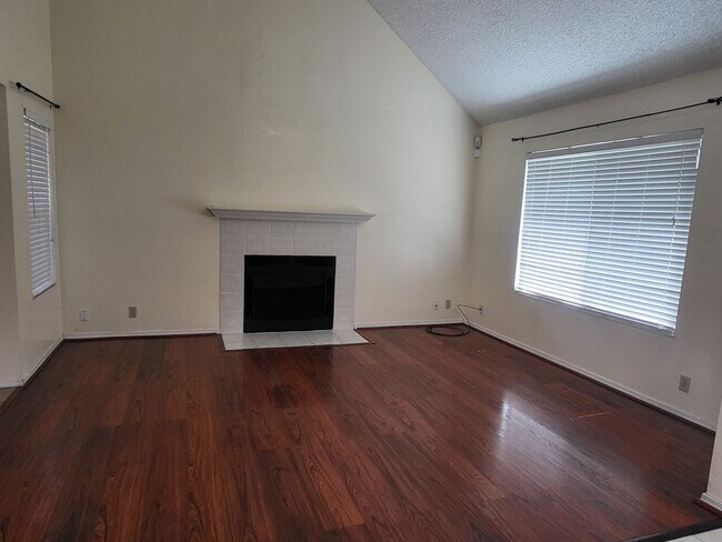 Building Photo - 125 Serpentine Dr