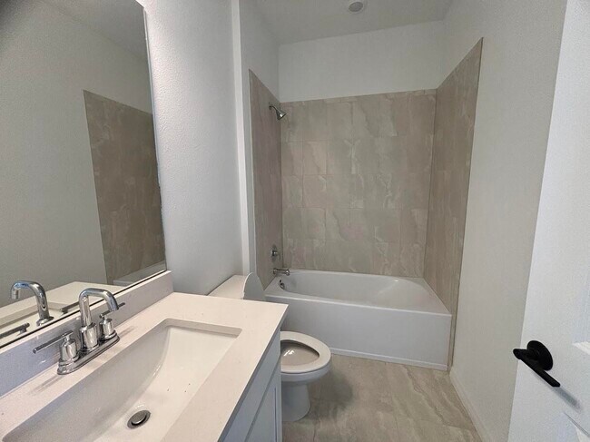 Building Photo - 9323 Lorenzo Wy