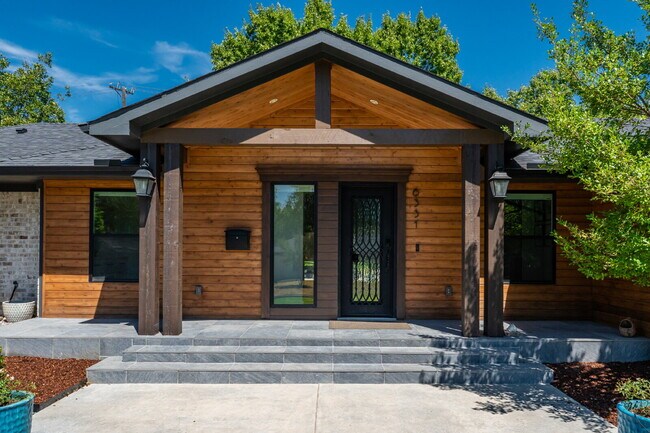 Building Photo - Modern Preston Hollow-Area Home with Resort-Style Services