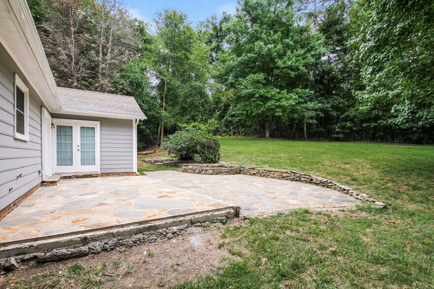 Building Photo - 105 Interlaken Pl