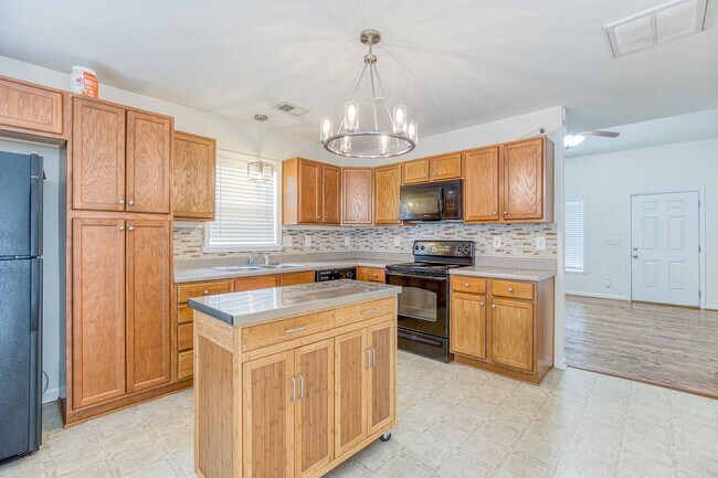 Building Photo - Beautiful 2-Story 3 bedroom and 2.5 townhouse in High Point, off Skeet Club Rd and Eastchester