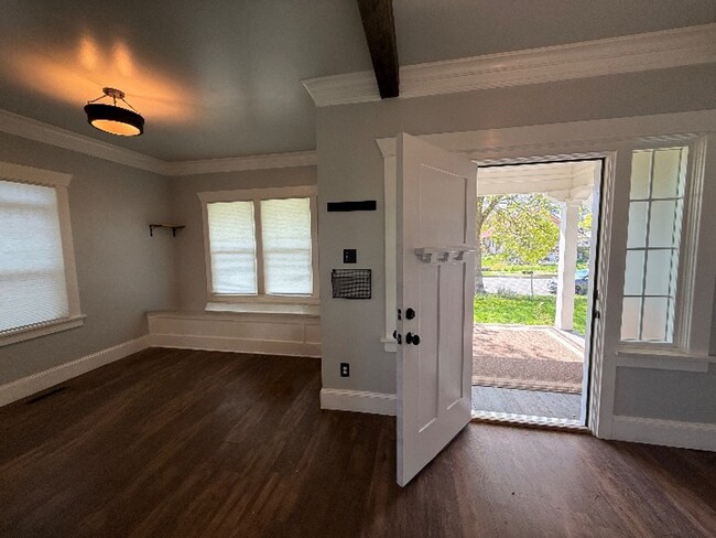 Building Photo - Remodeled 3 Bed 2 Bath Spokane Home w/ Large Fully-Fenced Yard + Huge Chicken Coop/Run & Garden!